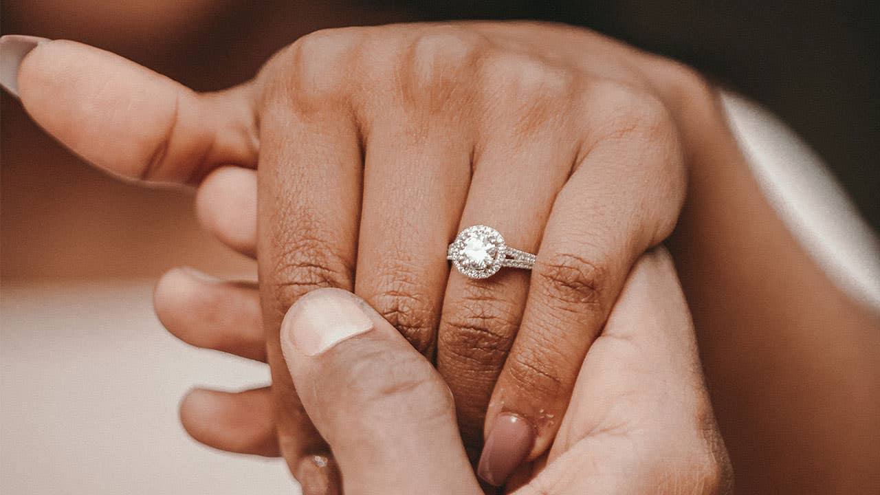 https://www.bankrate.com/2018/10/03140350/Cash-is-the-new-registry-cash-registries-are-on-the-rise-for-engaged-couples.jpg?auto=webp&optimize=high&crop=16:9