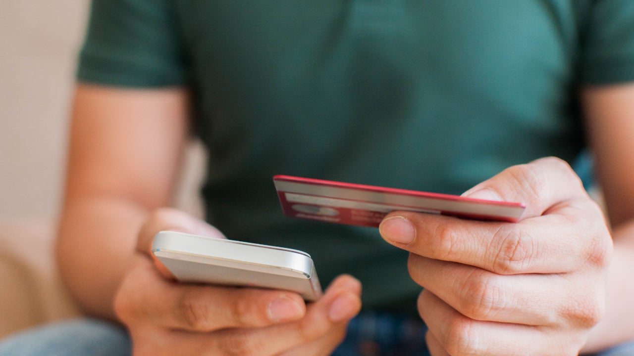 Person holding credit card