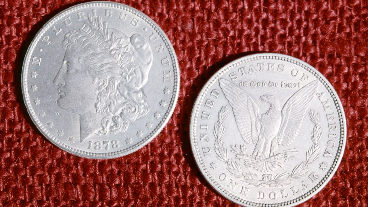 A picture of the front and back of a Morgan silver dollar