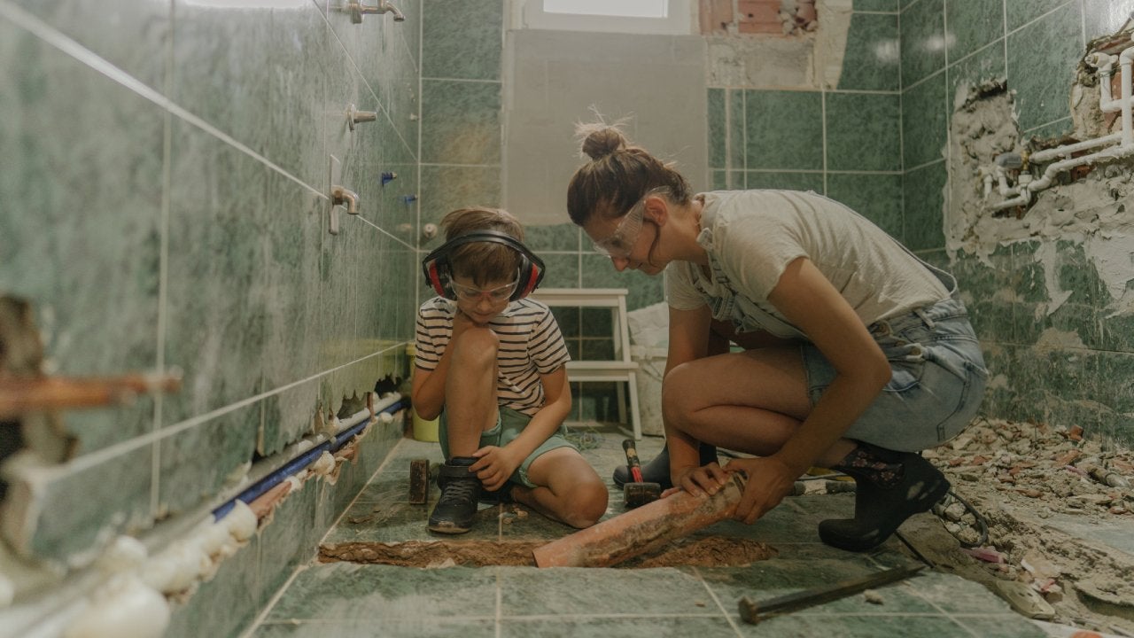 Amateur couple in bathroom