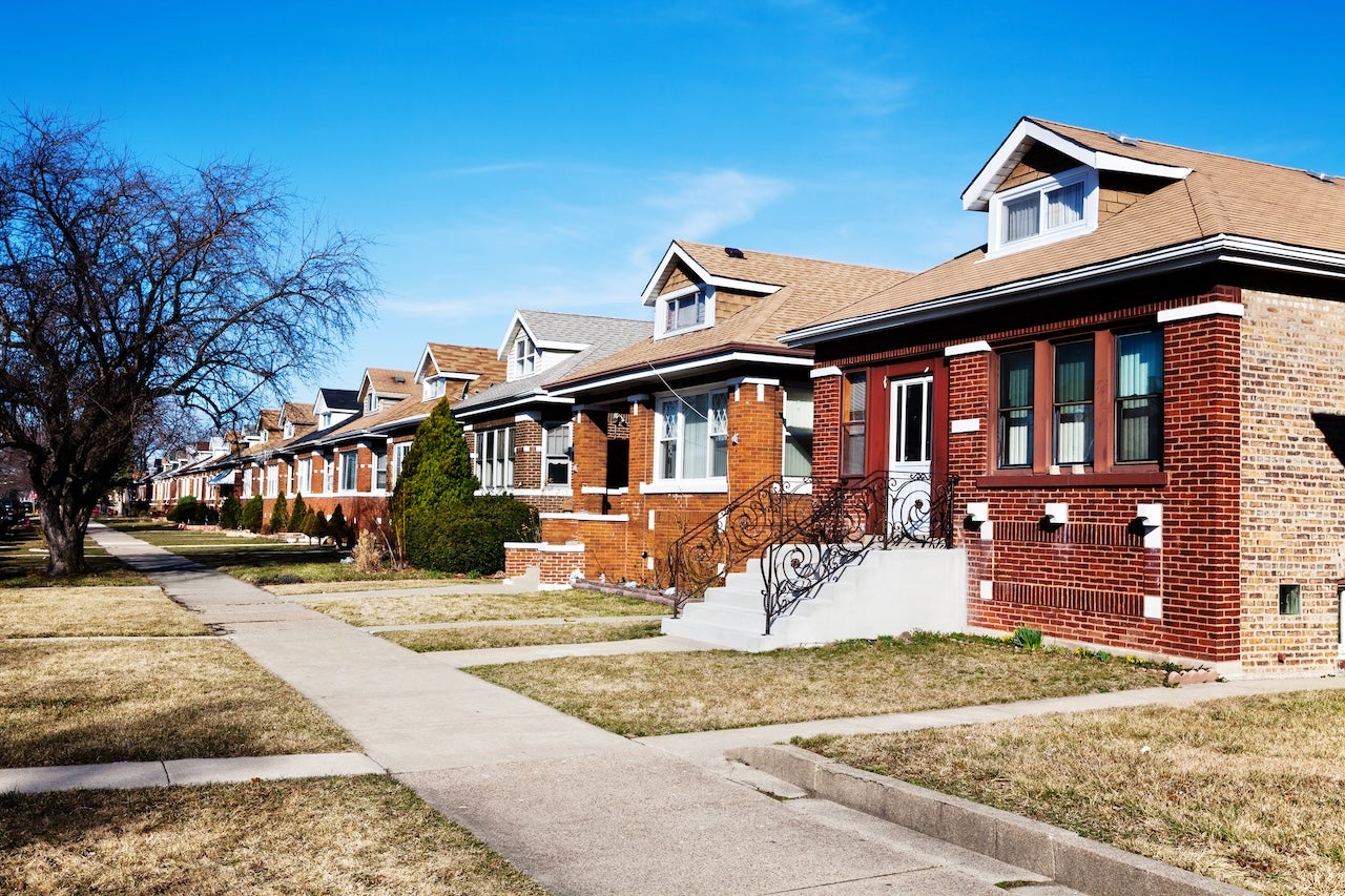 row of bungalow homes in chicago