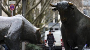 The bull and bear statue outside the Frankfurt Stock Exchange