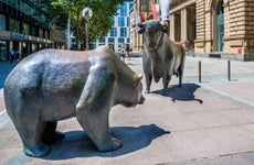 The bull and bear statues at the Frankfurt Stock Exchange symbolize the falling and rising of the stock market.