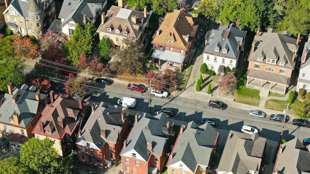 aerial photo of victorian homes in pittsburgh, pennsylvania