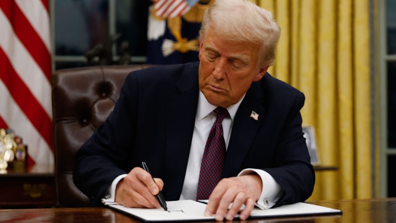 president trump signing executive order in oval office