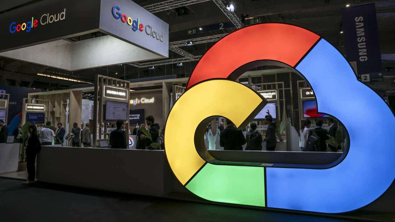 Google Cloud display at a tech show.